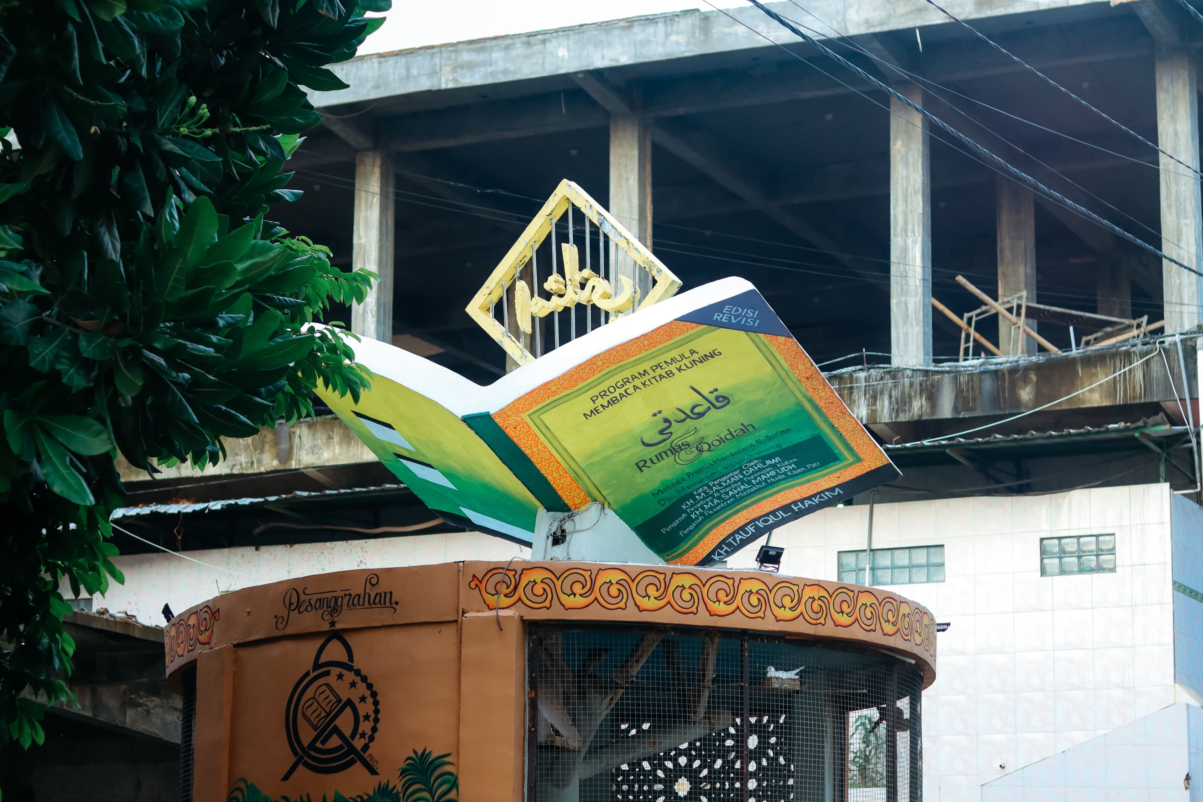 islamic students reading classical books